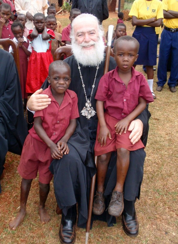 Ο Μακ. Πατριάρχης με παιδιά της Ουγκάντας