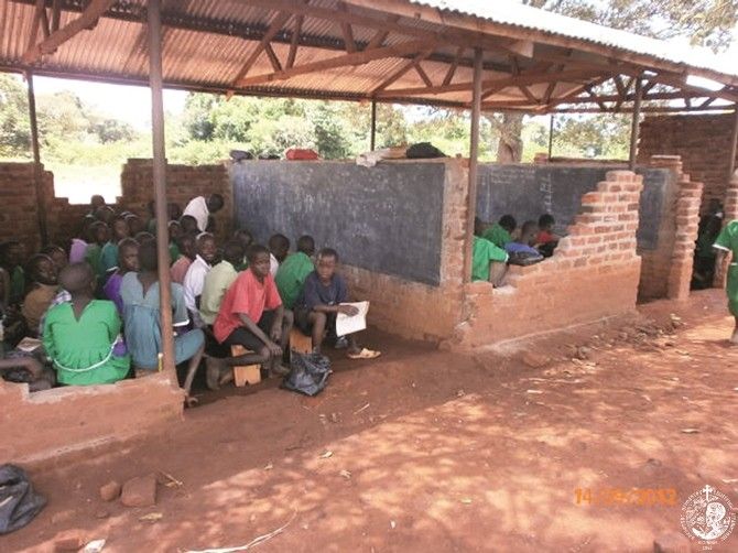 Πρόχειρο σχολείο στη Nakyaka της Ουγκάντας