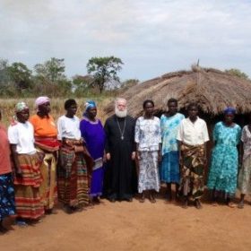 Ο Πατριάρχης κοντά στις γυναίκες της Ουγκάντας