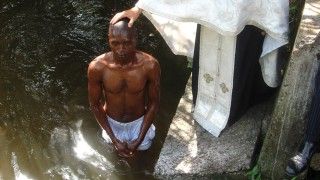 Βάπτιση Πυγμαίου στο Κονγκό