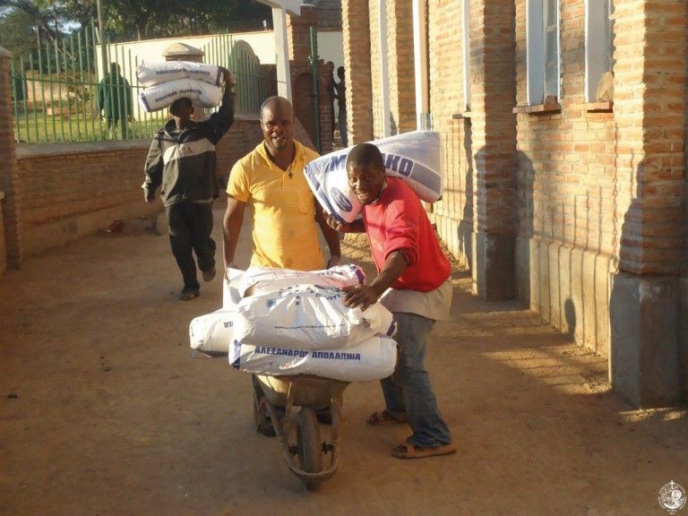 Μεταφορά ανθρωπιστικής βοήθειας από την Αδελφότητά μας για την Εκκλησία του Μαλάουι