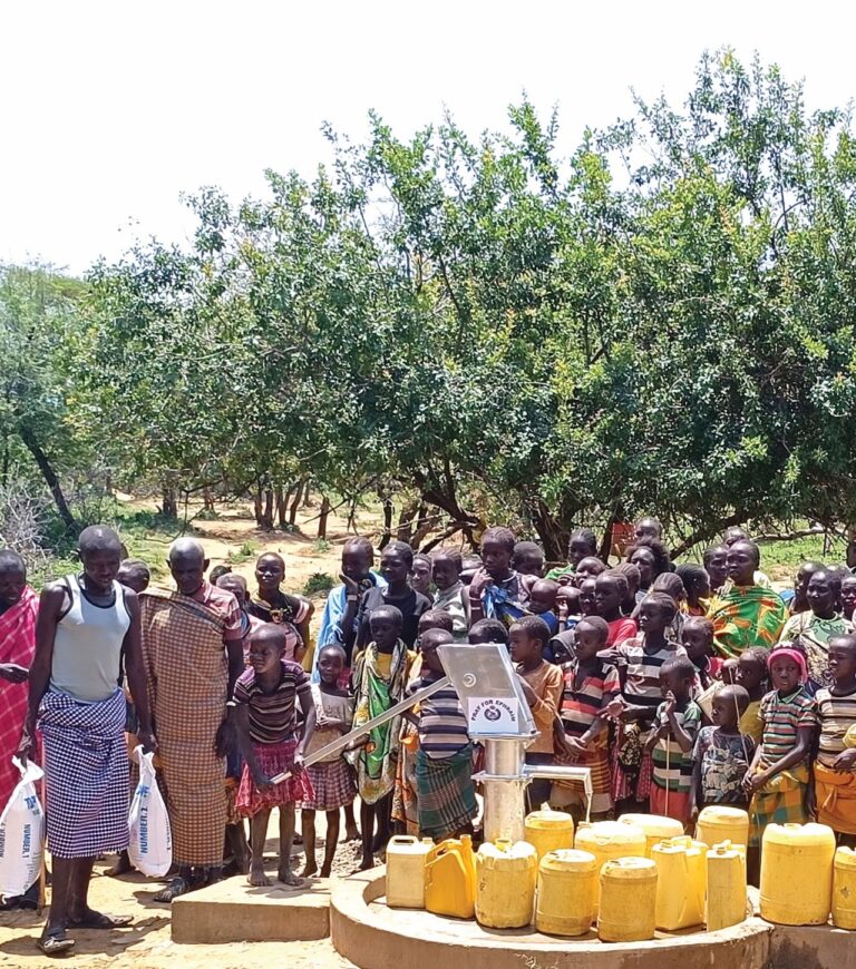 Πηγάδια ελπίδας στην έρημο της Ουγκάντας