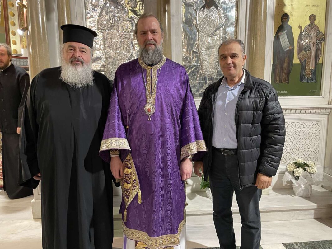 Η Αδελφότητα παρέδωσε διά του πρόεδρου της στον Μητροπολίτη Θεσσαλονίκης Φιλόθεο τεμάχιο του ιερού λειψάνου του Αγίου Χρυσοστόμου, για να τιμάται η μνήμη του και να αγιάζονται οι πιστοί της Θεσσαλονίκης.